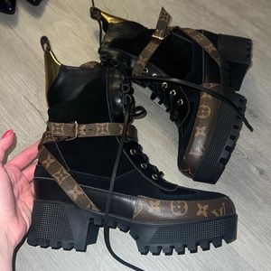 Louis vuitton laureate desert trail boots